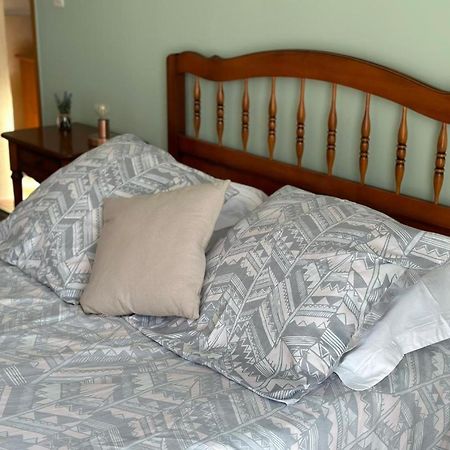 Bed and Breakfast Les Cigales Villelaure Exterior foto