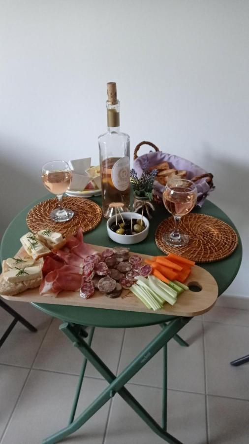 Bed and Breakfast Les Cigales Villelaure Exterior foto