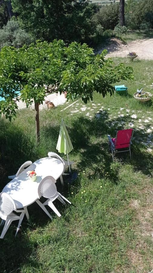 Bed and Breakfast Les Cigales Villelaure Exterior foto