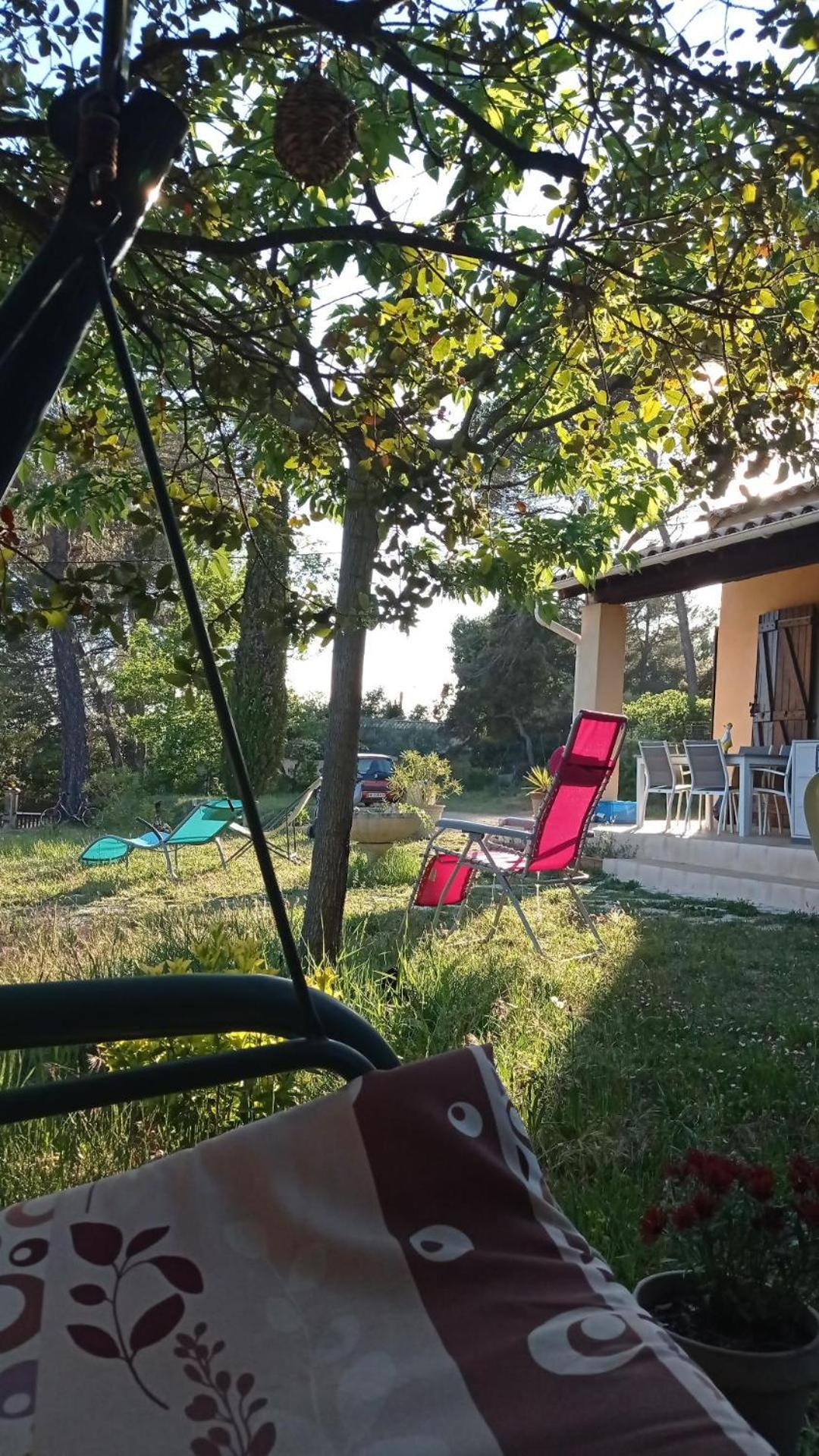 Bed and Breakfast Les Cigales Villelaure Exterior foto
